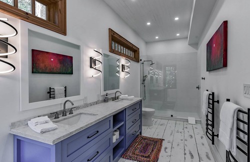 Bracebridge Cottage | 5 bdrm + 2 BH & bunkie, 5 bath cottage! Lake Muskoka, Sunsets! Privacy! Sauna!