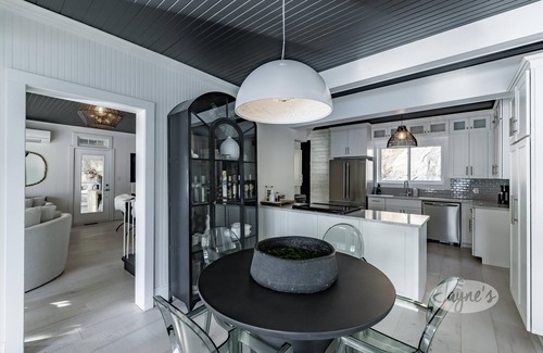 Port Carling Cottage | 5 bdrm, 3 bath, Muskoka Room, Private, Walking distance to Port Carling!