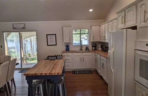 Eatonton House | 5 Bdrm, Amazing Sunsets, deck, flat yard, dock, boathouse, beach, kayaks.n