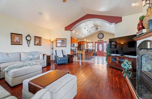 Helena House | 5 BDRM Luxury Montana Retreat on golf course+PRVT pool (seasonal)+3 nearby lakes
