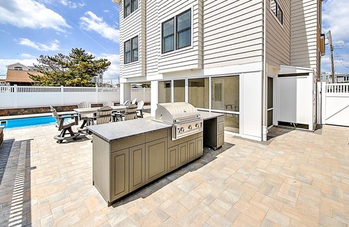 South Beach Haven House | 5 Bdrms - 3 1/2 Baths - Sleeps 16