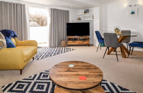 Holywell Apartment | 5 BEACH SIDE APARTMENTS, family friendly in Holywell Bay