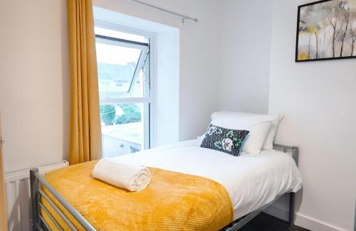 Port Talbot Apartment | 5 Bed - 2 Bath - Ideal for Work Crews
