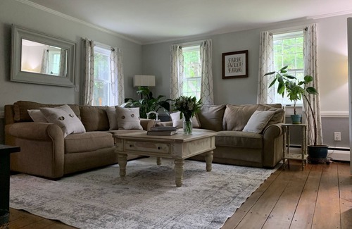 Scarborough House | 5 bed 2Bath fully remodeled farmhouse near Beaches, Portland, Airport & Hiking
