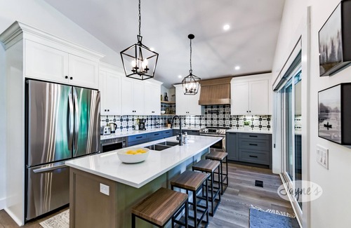 Bala Cottage | 5 bed 3 bath cottage on Lake Muskoka, Level, Shallow, Sandy!