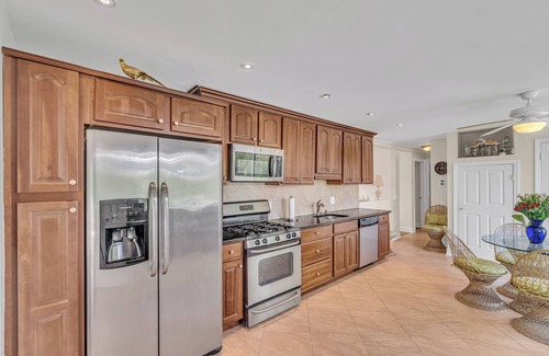 Spring Lake House | 5 bed 3 bath home. Available for a winter rental. minimum stay of 6 months.