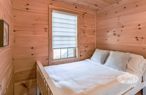 Penetanguishene Cottage | 5 bed 4 bath cottage on Georgian Bay