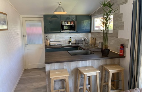 Tywyn Ski Chalet | 5 Bed Chalet NEWLY REFURBISHED Erw Porthor, Happy Valley - Tywyn /Aberdovey