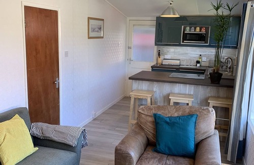 Tywyn Ski Chalet | 5 Bed Chalet NEWLY REFURBISHED Erw Porthor, Happy Valley - Tywyn /Aberdovey