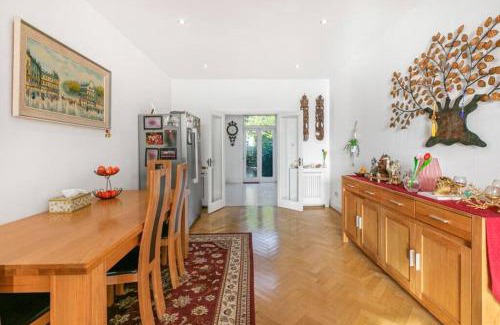 Chiswick Villa | 5-Bed Family Retreat in Chiswick