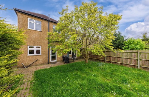 Underhill House | 5- bed gem in Barnet, Short let Luxury Awaits