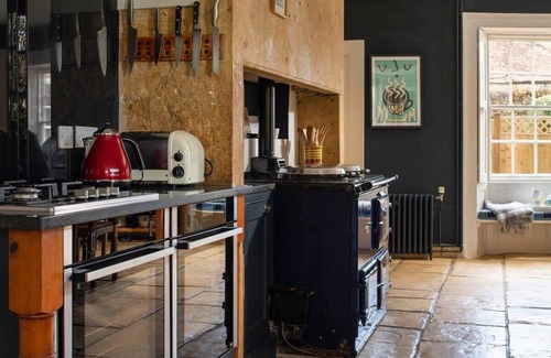 West Chinnock House | 5-Bed Georgian Home, Pool, BBQ & Games Rooms