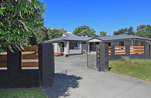 Havelock North House | 5 bed house centre of Havelock