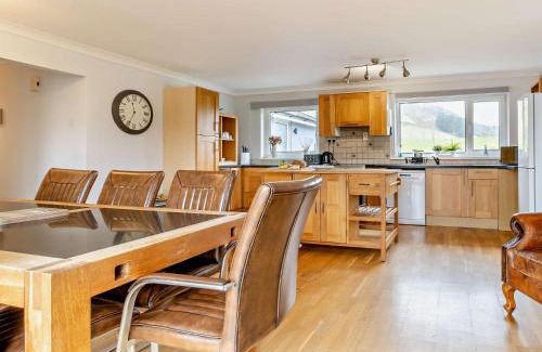 Llandre House | 5 Bed in Aberystwyth 95994