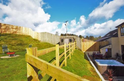 Llanybydder House | 5 bed in Brynteg 75907