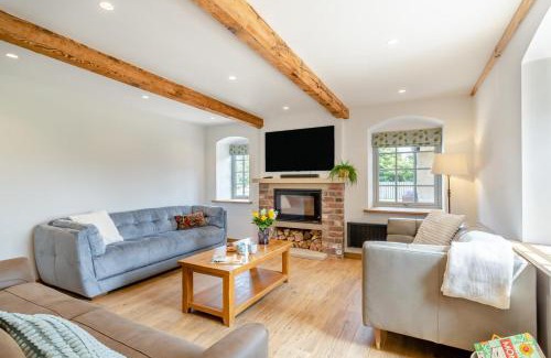 Fence House | 5 Bed in Wigglesworth oc-w32112