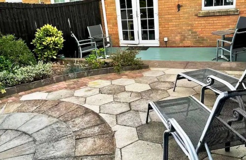 Dickens Heath House | 5 BED PET FRIENDLY HOME - PERFECT FOR CROFTS