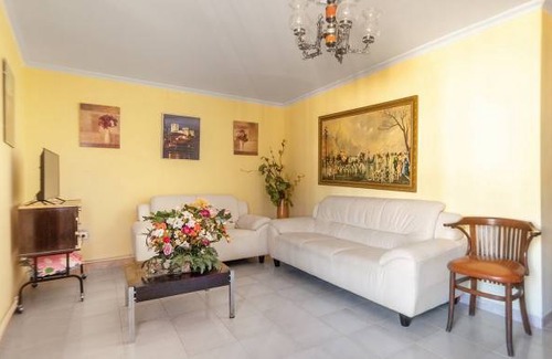 Villarrin de Campos House | 5 bedroom accommodation in Villarrín de Campos