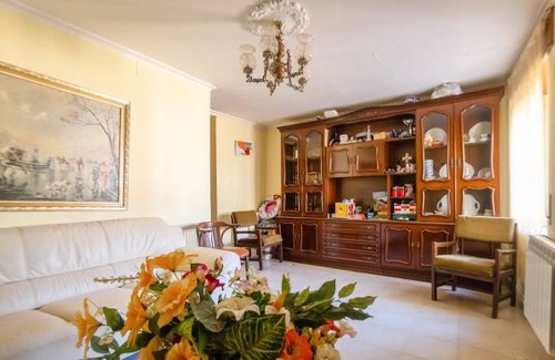 Villarrin de Campos House | 5 bedroom accommodation in Villarrín de Campos
