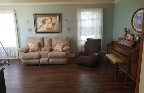 Eden House | 5 bedroom, 3 bath home for rent.