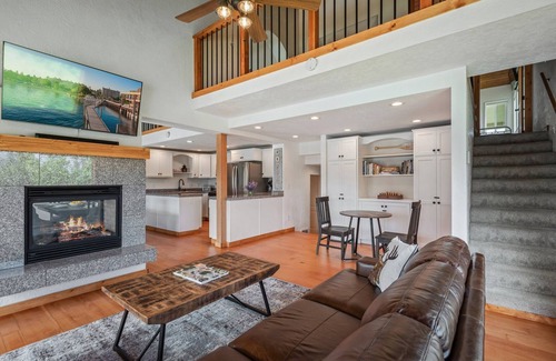 Sandpoint Condo | 5 Bedroom/3 Bath Waterfront Condo in the Heart of Sandpoint! Bring your boat!
