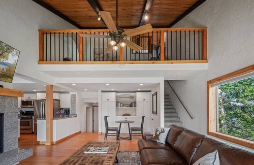 Sandpoint Condo | 5 Bedroom/3 Bath Waterfront Condo in the Heart of Sandpoint! Bring your boat!
