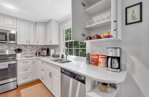 Charlotte House | 5 Bedroom 3 Full Bath 6 Bed Sleep 13
