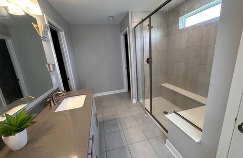 Avon House | 5-bedroom 4-bathroom big spacious residence