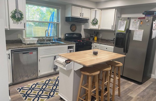 Appleton House | 5 Bedroom 4 Bathroom house 30 minutes from EAA!