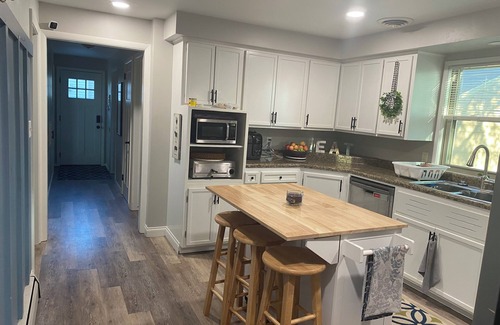 Appleton House | 5 Bedroom 4 Bathroom house 30 minutes from EAA!