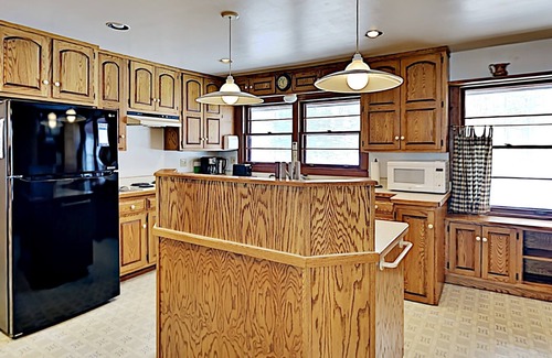 Stone Lake Cabin | 5 Bedroom 5 Bath Pet Friendly Cabin On 5,000 Acre Lake Near Hayward