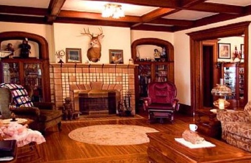 Salamanca House | 5 Bedroom/5 Bathroom Mansion near local attractions, entertainment & shopping.
