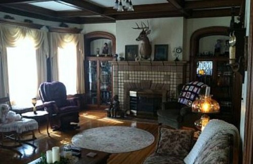 Salamanca House | 5 Bedroom/5 Bathroom Mansion near local attractions, entertainment & shopping.