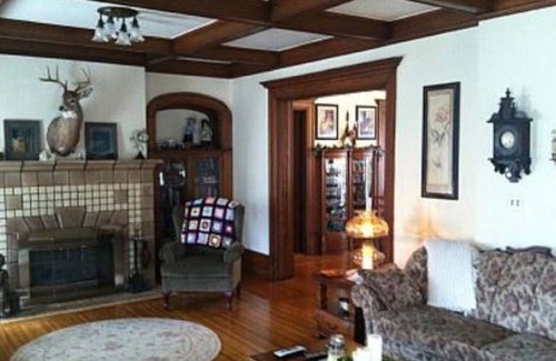 Salamanca House | 5 Bedroom/5 Bathroom Mansion near local attractions, entertainment & shopping.