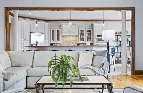 Marshall Apartment | 5 Bedroom 683498 by Houzlet
