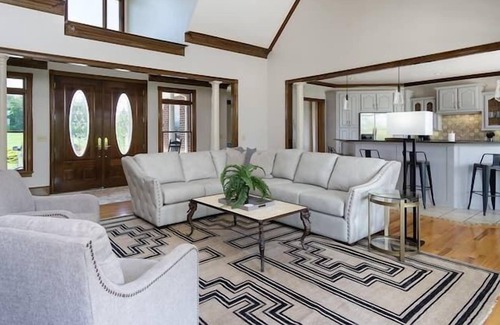 Marshall Apartment | 5 Bedroom 683498 by Houzlet