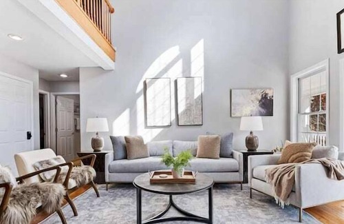 Weaverville Apartment | 5 Bedroom 685292 by Houzlet