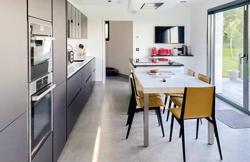 Pierre-Levee House | 5 bedroom accommodation in Pierre-Levée