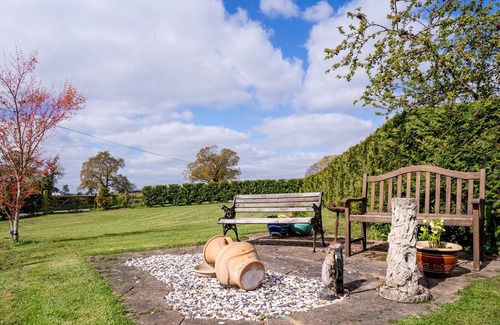 Wichenford Cottage | 5 bedroom accommodation in Wichenford, near Worcester