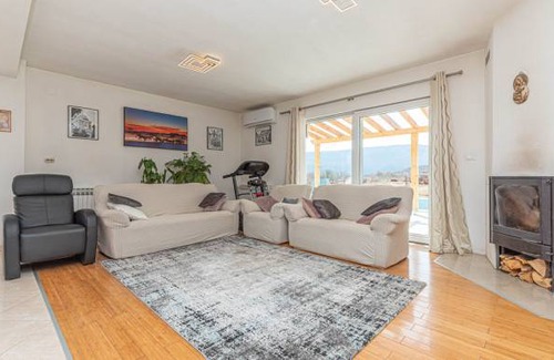 Ruzic House | 5 bedroom accommodation in Ruzic