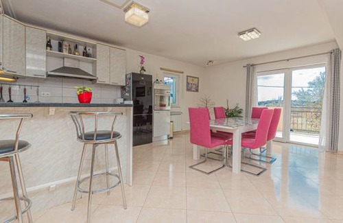 Ruzic House | 5 bedroom accommodation in Ruzic