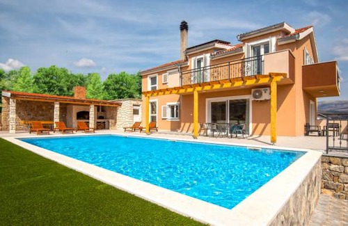 Ruzic House | 5 bedroom accommodation in Ruzic