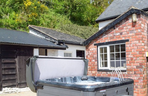 Meifod Cottage | 5 bedroom accommodation in Meifod, near Welshpool