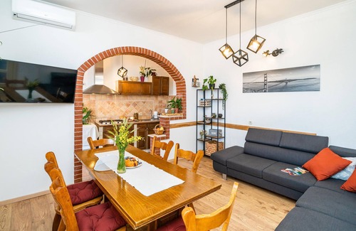 Popovici House | 5 bedroom accommodation in Drvenik