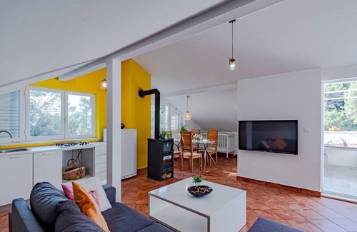 Cara House | 5 bedroom accommodation in Pupnat