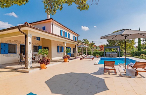 Drnis House | 5 bedroom accommodation in Drnis