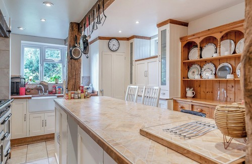 New Forest District Cottage | 5 bedroom accommodation in Dibden, near Southampton