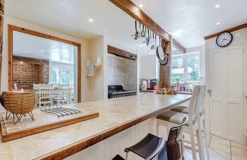 New Forest District Cottage | 5 bedroom accommodation in Dibden, near Southampton