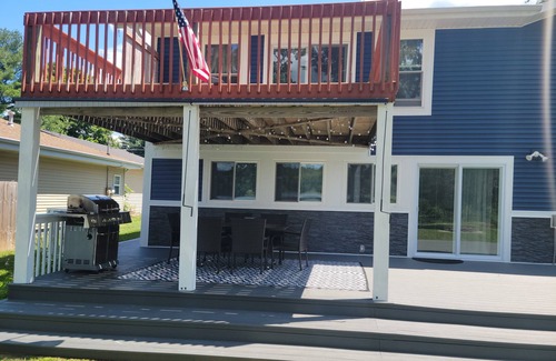 Scotts House | 5-Bedroom All-Sports Lake Retreat: Hot Tub, Wi-Fi, Fire Pit, Kayaks