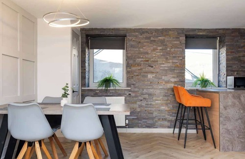 Galashiels Apartment | 5 Bedroom Apartment - Galashiels